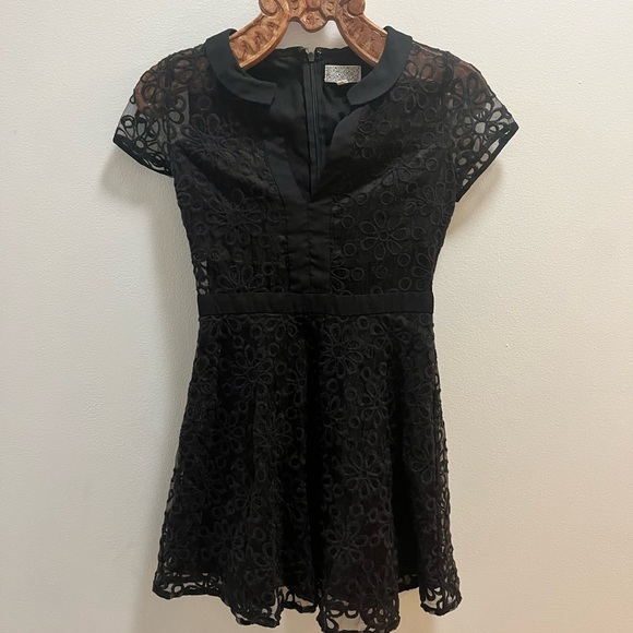 Luca Couture Lace Dress (S) - Picture 8 of 9